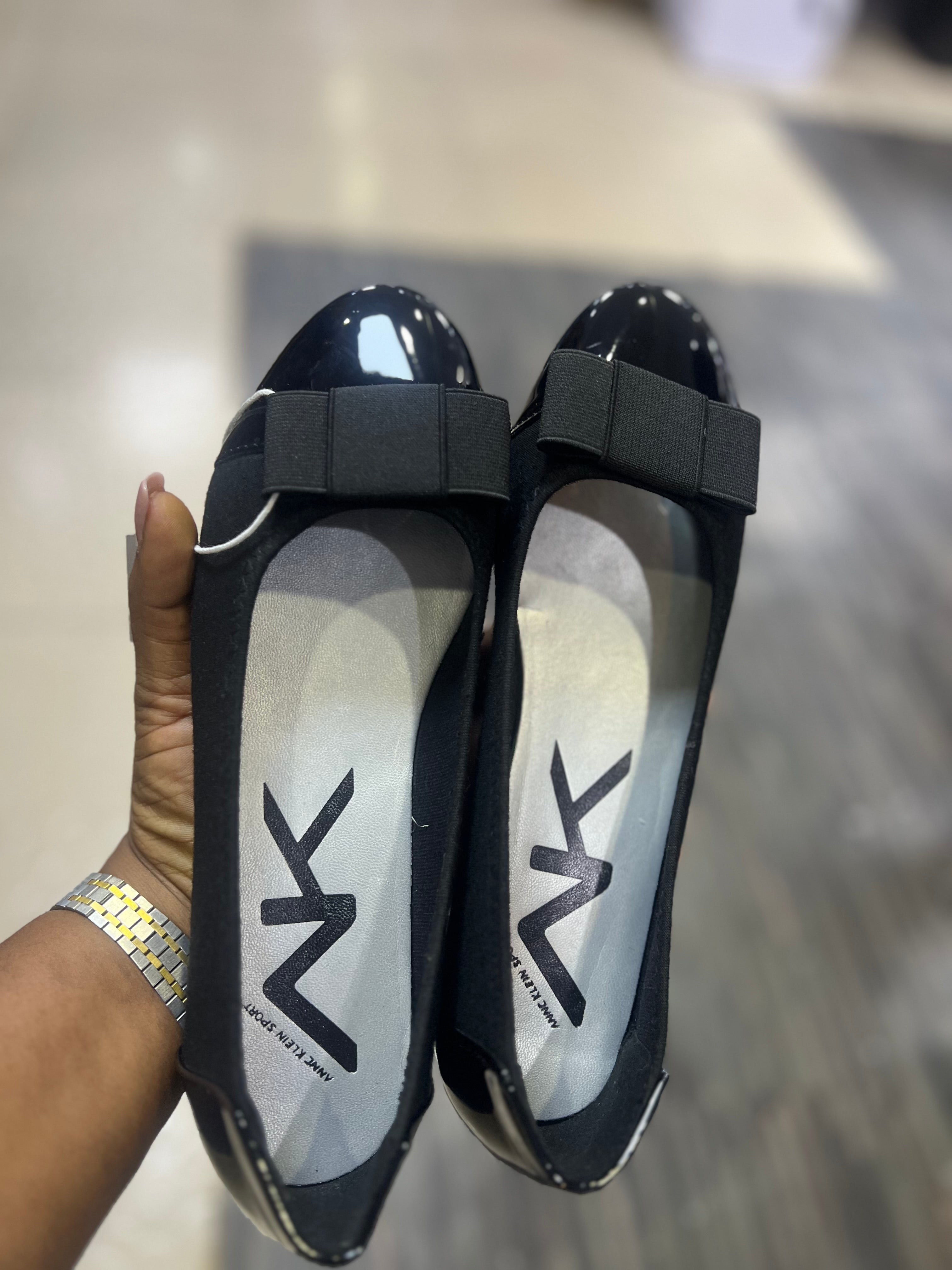 ANNE KLEIN FLAT