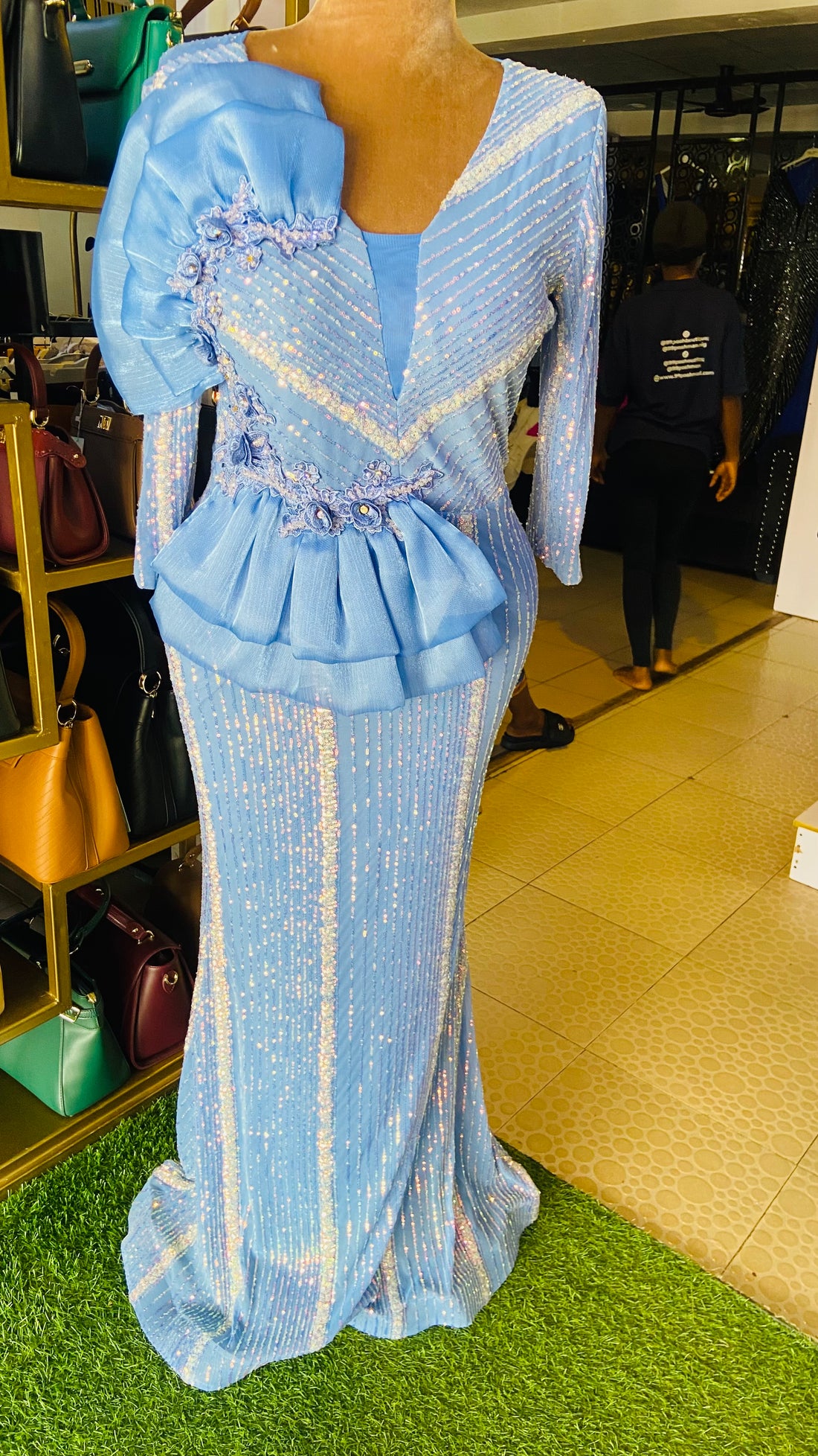 beeBEEQUEEN RESADA 4448C