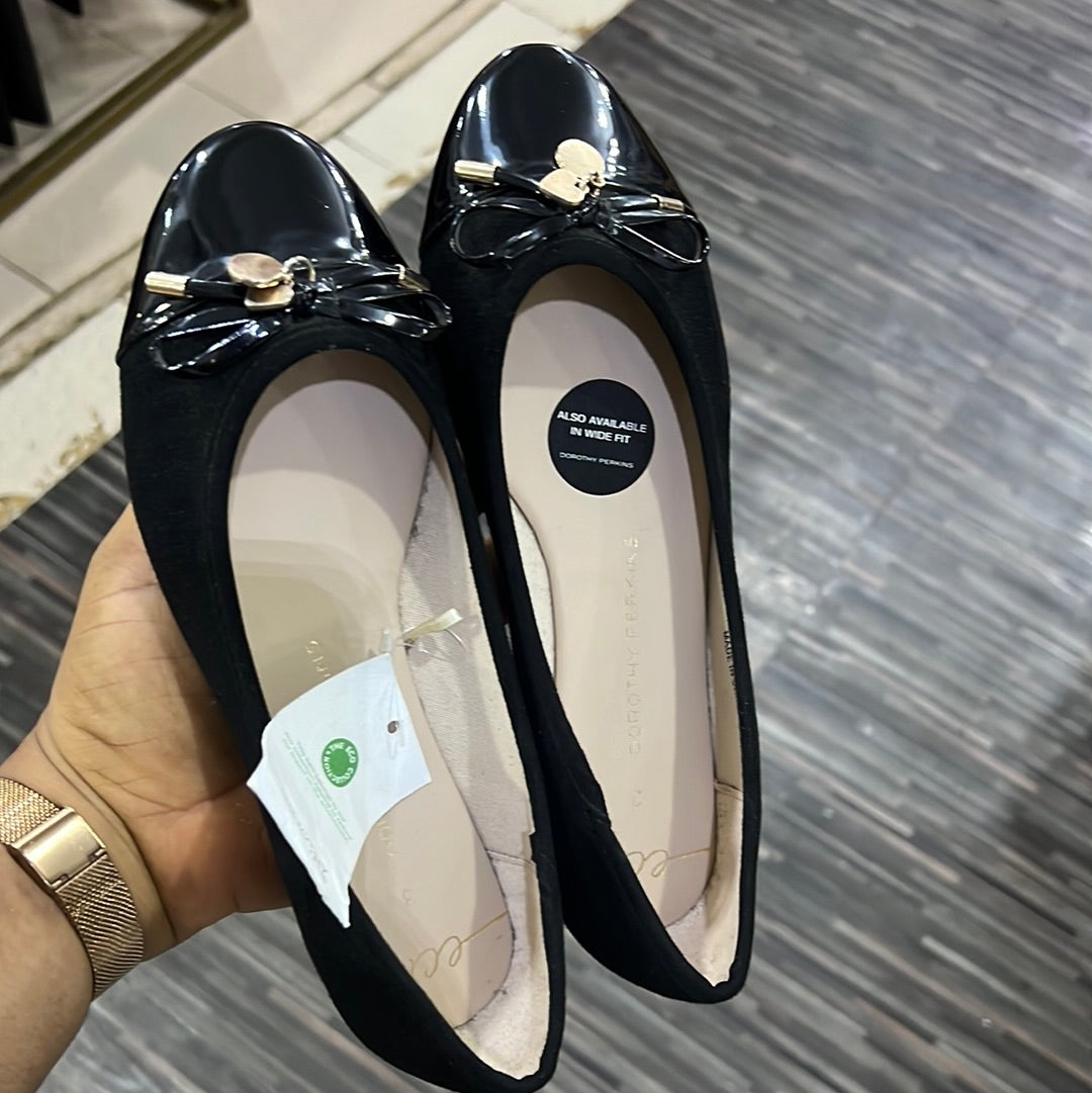 Ladies Flat shoe with pendant charm