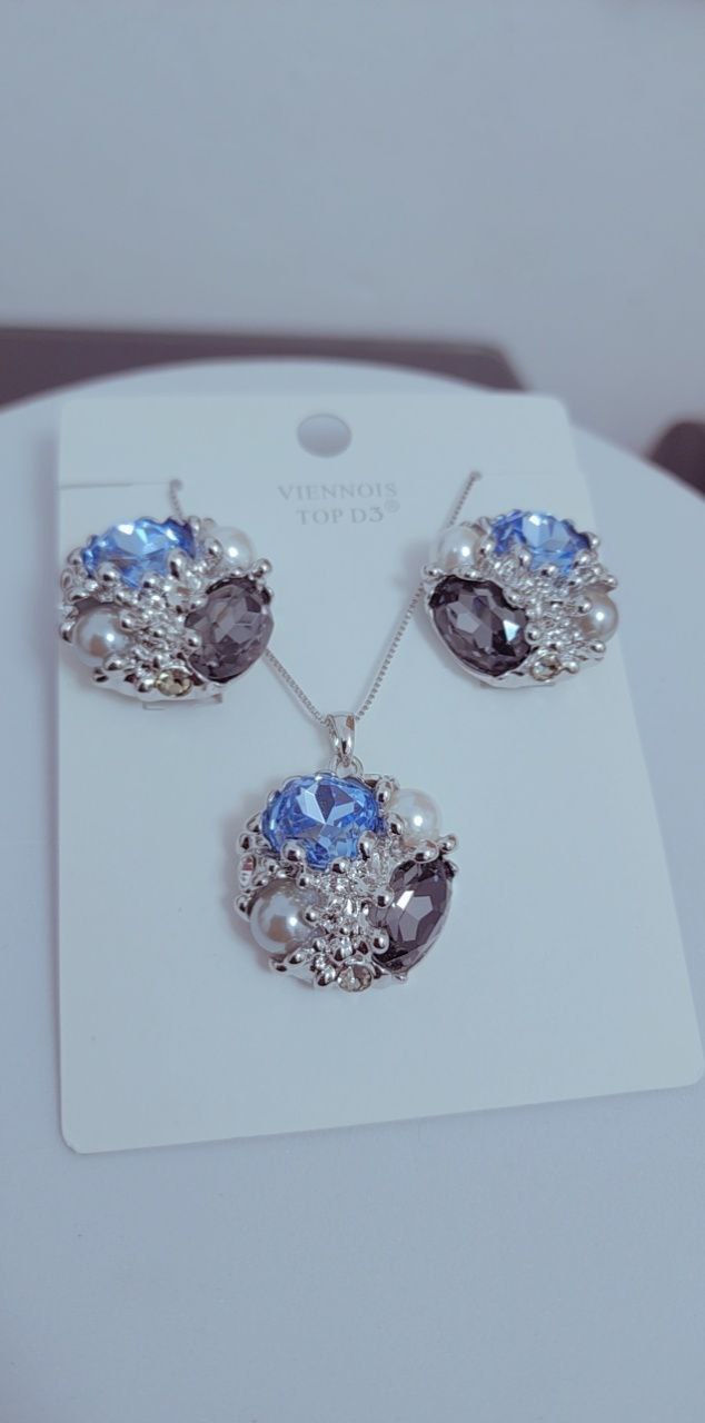 Beautiful Earrings and Pendant set