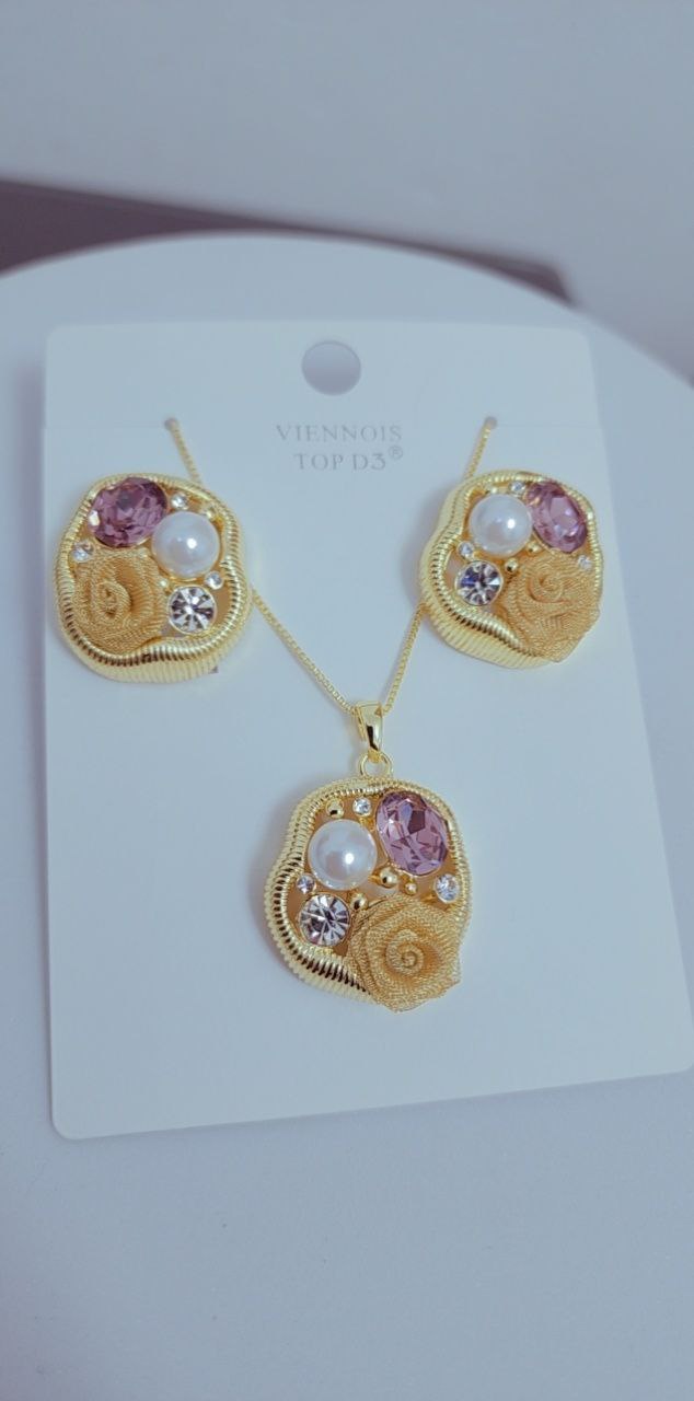 Beautiful Earrings and Pendant set