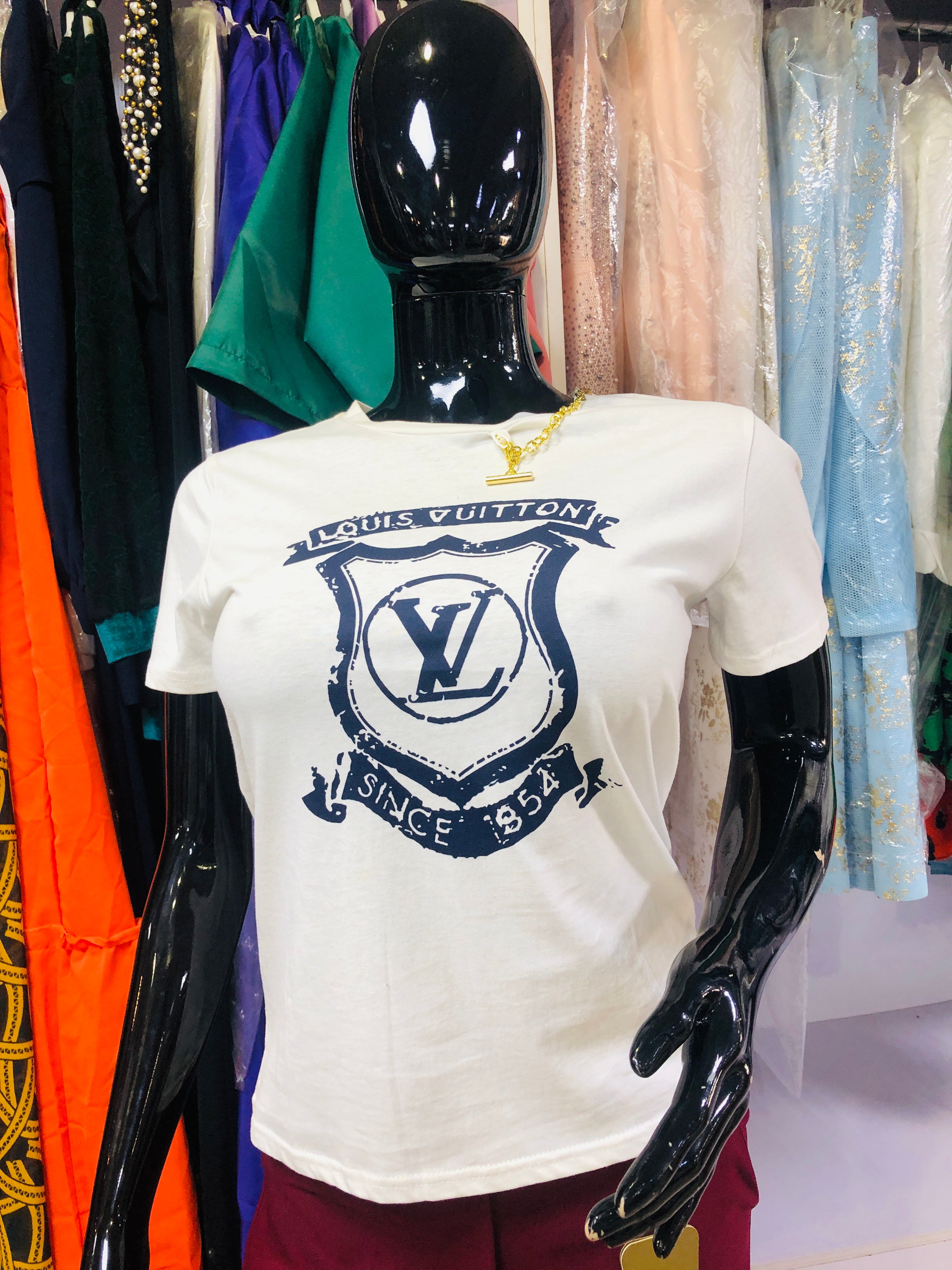 LV FEMALE ROUND NEC 2411
